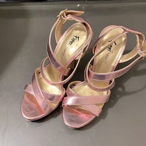 Strappy Pink metallic pumps.